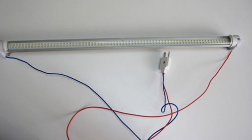 LED蛍光灯に取り付けて準備完了